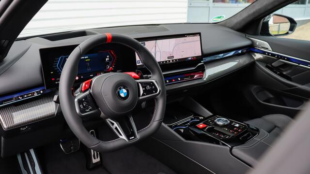 BMW M5 Sedan | M Drivers Package | Keramisch | Panorama dak | Comfort Pack | Bowers & Wilkins | Trekhaak