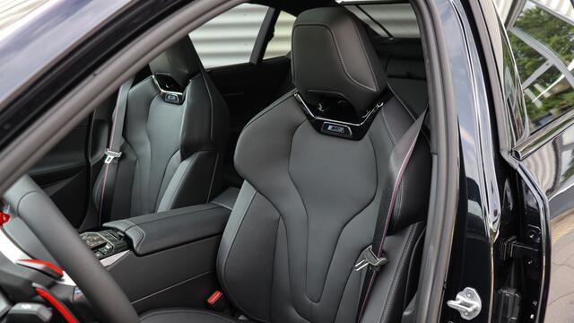 BMW M5 Sedan | M Drivers Package | Keramisch | Panorama dak | Comfort Pack | Bowers & Wilkins | Trekhaak