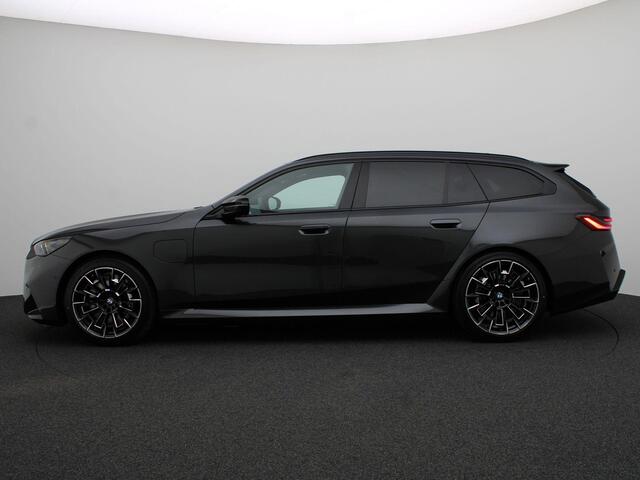 BMW M5 5 Serie Touring Stuurwielrand verwarmd | M Drive Professional | Trekhaak | Panoramadak | Driving Assistant Professional | Parking Assistant Professional | Bowers & Wilkins | 20/21''