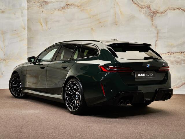 BMW M5 Touring V8 M Hybrid, Akrapovic, Sonderlackierung, pano, B&W, 21'', stl.ventilatie, tr.haak, memory, leder, privacy