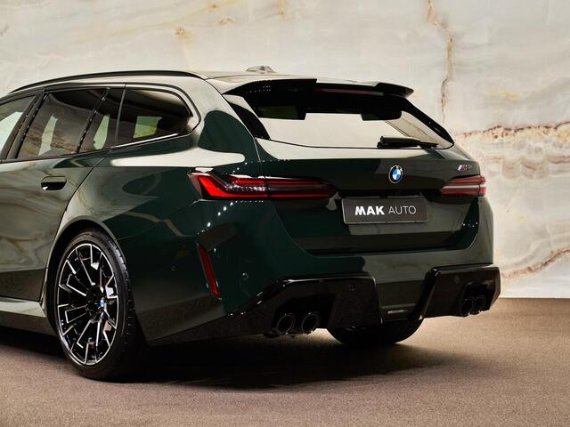 BMW M5 Touring V8 M Hybrid, Akrapovic, Sonderlackierung, pano, B&W, 21'', stl.ventilatie, tr.haak, memory, leder, privacy