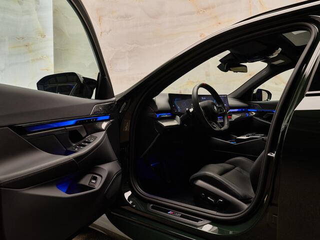 BMW M5 Touring V8 M Hybrid, Akrapovic, Sonderlackierung, pano, B&W, 21'', stl.ventilatie, tr.haak, memory, leder, privacy