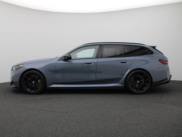 BMW M5 Touring M5 728PK AUT. Keramische remschijven, Panoramadak, Head-Up Display, Adaptieve Cruise Controle, Keyless, Side Assist, M-Drivers Pack, Bower&Wilkins Audio, Comfort Pack, Trekhaak, 21" LM Velgen