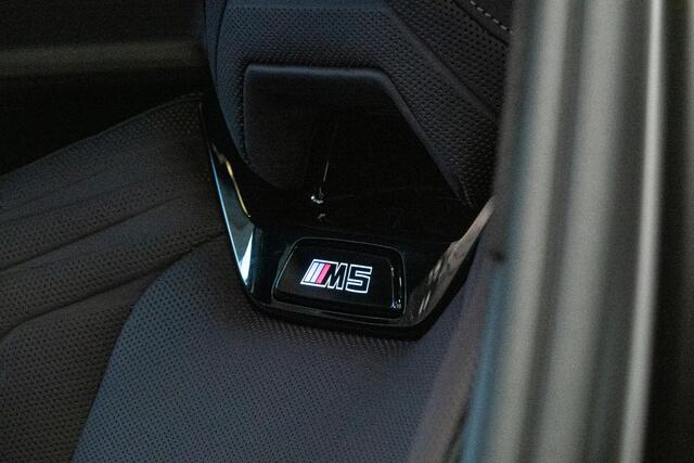 BMW M5 5-serie *Ultimate-Pakket / Bowers & Wilkins / Keramisch / M-Carbon in- & exterieur / Stoelventilatie / Memory*