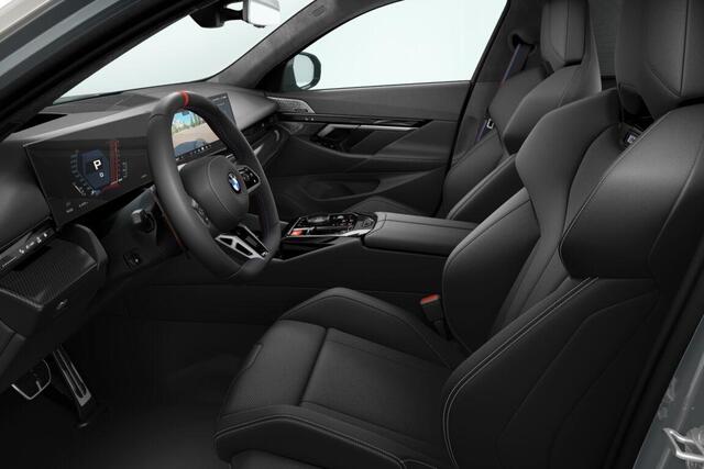 BMW M5 5 Serie Touring | M Carbom-keramische remmen | Trekhaak | BMW M Spiegelkappen uitgevoerd in Carbon | Glazen Panoramadak | M Interieurlijsten Carbon Fibre met accentlijsten in Dunkelsilber | Driving Assistant Professional | M Hemelbekleding in Anthrazit