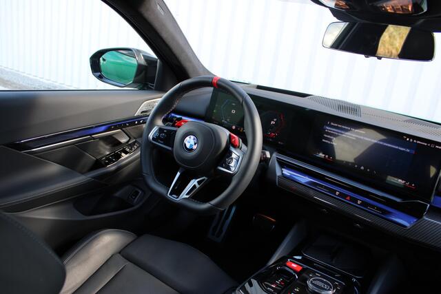 BMW M5 5-serie Touring | Direct leverbaar | Adaptieve cruise control | Uitklapbare trekhaak | 360° camera | Apple carplay/Android auto | 100% dealer onderhouden | Stoel verwarming + ventilatie |