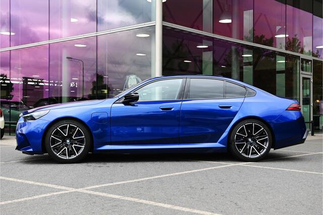 BMW M5 5 Serie Automaat / Panoramadak / Stoelventilatie / Bowers & Wilkins / M Multifunctionele voorstoelen / Adaptieve LED / Parking Assistant Plus / Driving Assistant Professional