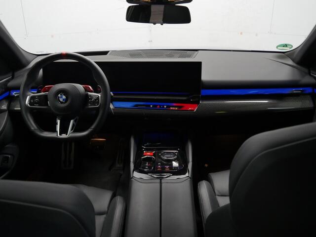 BMW M5 5-serie Touring Touring | Personal CoPilot | Bowers & Wilkins Surround Sound | Trekhaak | M Driver's Pack | Wordt verwacht