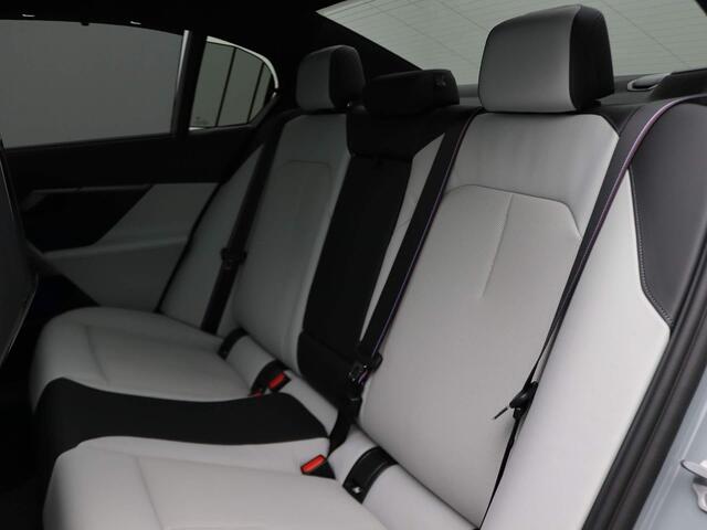 BMW M5 Sedan | Comfort Package