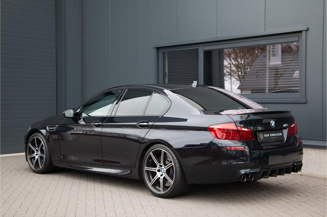 BMW M5 Competition Edition 1/200 600PK | Collectors Item | Full Option| B&O | Pano | Head Up | Softclose | Carbon | Camera | Lane & Side Assist | Stuurverwarming | Alcantara | Sportuitlaat | Dealer O.H. | Memory | Zonneschermen + Achteruit | Dab+ | 20"| Cruise C