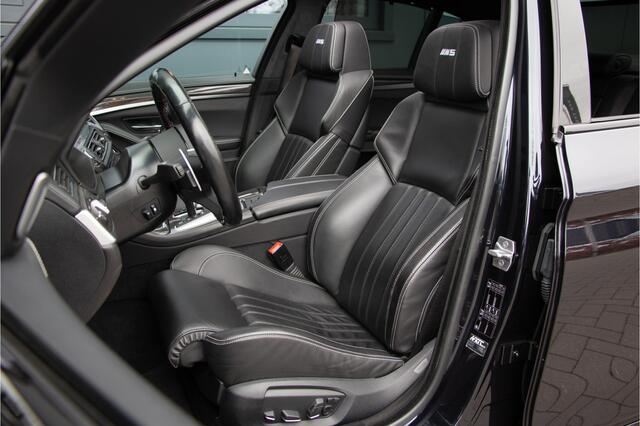 BMW M5 Competition Edition 1/200 600PK | Collectors Item | Full Option| B&O | Pano | Head Up | Softclose | Carbon | Camera | Lane & Side Assist | Stuurverwarming | Alcantara | Sportuitlaat | Dealer O.H. | Memory | Zonneschermen + Achteruit | Dab+ | 20"| Cruise C