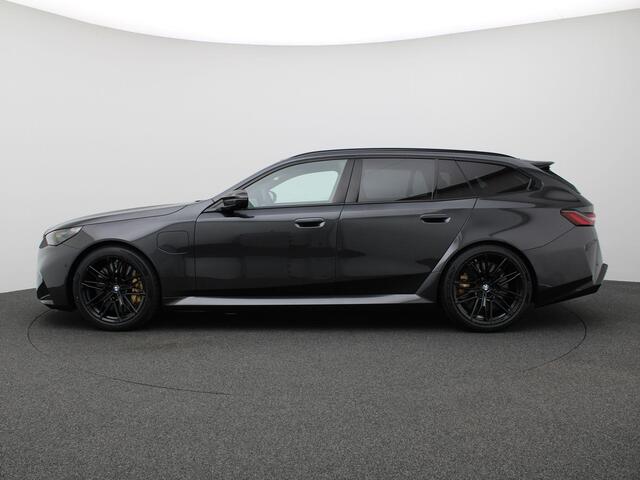 BMW M5 Touring M5 728PK AUT. Keramische remschijven, Panoramadak, Head-Up Display, Adaptieve Cruise Controle, Keyless, Side Assist, M-Drivers Pack, Bower&Wilkins Audio, Comfort Pack, Trekhaak, 21" LM Velgen