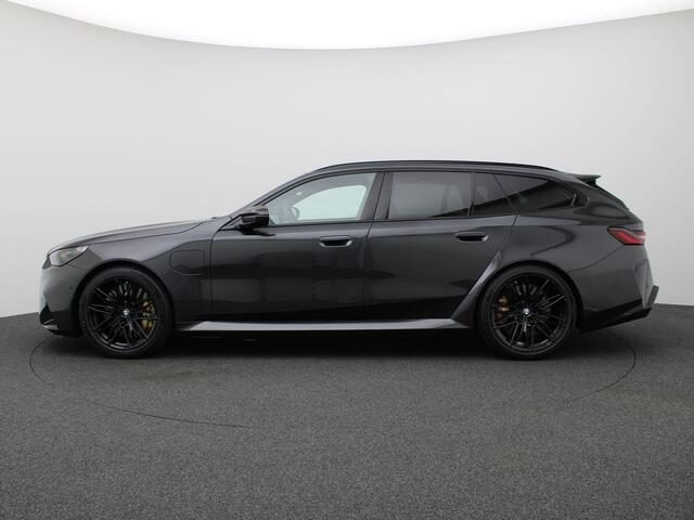 BMW M5 5-serie Touring 728PK Aut. Keramische remschijven, Panoramadak, Head-Up Display, Adaptieve Cruise Controle, Keyless, Side Assist, M-Drivers Pack, Bower&Wilkins Audio, Comfort Pack, Trekhaak, 21" LM Velgen