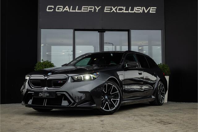 BMW M5 5-serie Touring - Panorama | B&W | Carbon | Elek. Trekhaak | 360 Camera