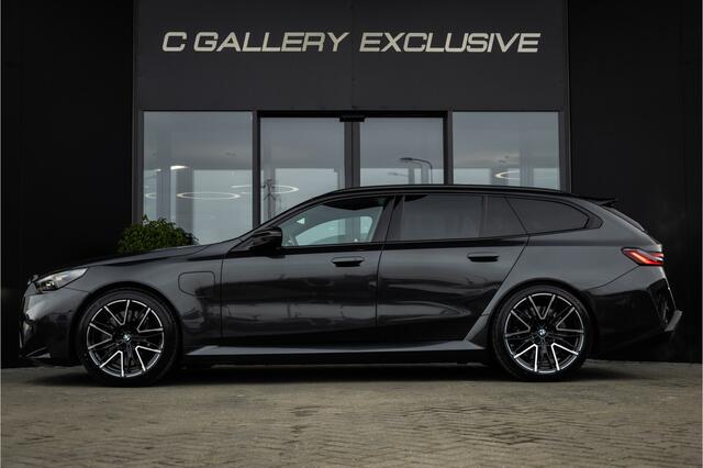 BMW M5 5-serie Touring - Panorama | B&W | Carbon | Elek. Trekhaak | 360 Camera