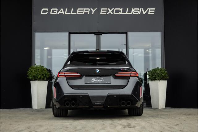 BMW M5 5-serie Touring - Panorama | B&W | Carbon | Elek. Trekhaak | 360 Camera