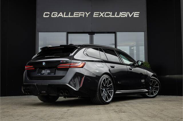 BMW M5 5-serie Touring - Panorama | B&W | Carbon | Elek. Trekhaak | 360 Camera