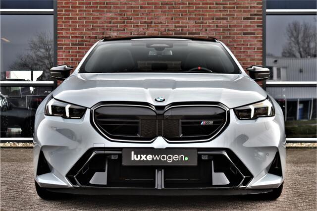 BMW M5 5-serie Touring Pano M-Driver Co-Pilot Trekh Alc-hemel B&W