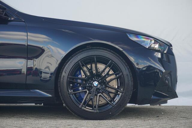 BMW M5 5-serie Sedan | M Driver's Pack / Driving Assistant Professional / Parking Assistant Professional / Trekhaak / Alcantara Hemelbekleding / Comfort Pack / 21 Inch