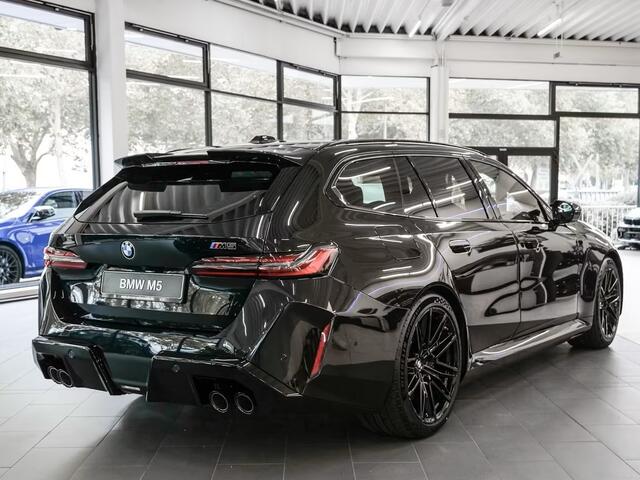 BMW M5 5-serie Touring ** M-DRIVER PACK (305 km/h), M-REMMEN, PANO, TREKH, MERINO LEDER, 20/21 INCH LMV ** 1e EIG - UNFALLFREI - Ex BMW AG ** ** INFORMEER OOK NAAR ONZE AANTREKKELIJKE FINANCIAL-LEASE TARIEVEN **