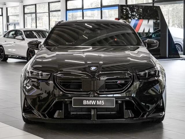 BMW M5 5-serie Touring ** M-DRIVER PACK (305 km/h), M-REMMEN, PANO, TREKH, MERINO LEDER, 20/21 INCH LMV ** 1e EIG - UNFALLFREI - Ex BMW AG ** ** INFORMEER OOK NAAR ONZE AANTREKKELIJKE FINANCIAL-LEASE TARIEVEN **