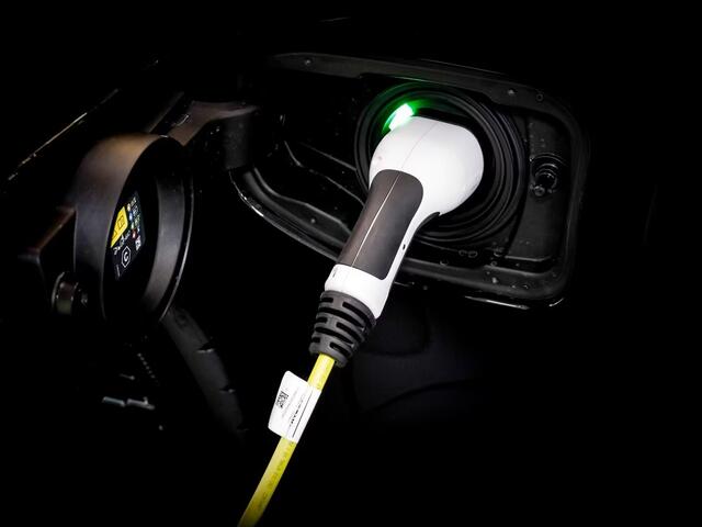 BMW M5 5-serie Touring ** M-DRIVER PACK (305 km/h), M-REMMEN, PANO, TREKH, MERINO LEDER, 20/21 INCH LMV ** 1e EIG - UNFALLFREI - Ex BMW AG ** ** INFORMEER OOK NAAR ONZE AANTREKKELIJKE FINANCIAL-LEASE TARIEVEN **