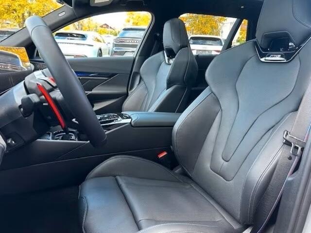 BMW M5 Touring ** M-DRIVER PACK (305 km/h), M-REMMEN, PANO, TREKH, MERINO LEDER, 20/21 INCH LMV ** 1e EIG - UNFALLFREI - Ex BMW AG ** ** INFORMEER OOK NAAR ONZE AANTREKKELIJKE FINANCIAL-LEASE TARIEVEN **