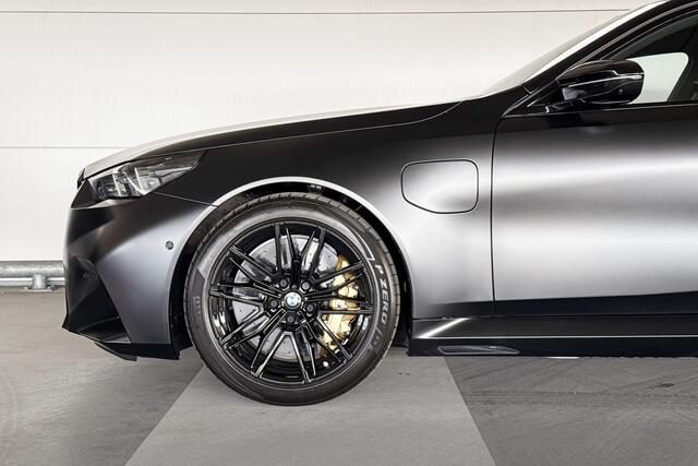 BMW M5 Touring | Keramische remschijven | Trekhaak | M Driver's Pack