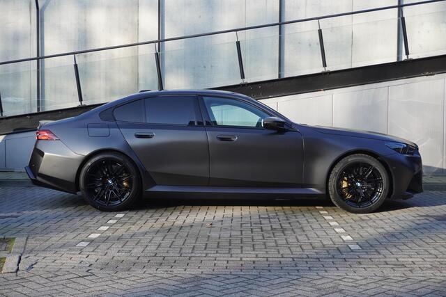 BMW M5 Sedan M Driver's Pack | M Drive Professional | Comfort Pack | Bowers & Wilkins | M Carbon-keramische remmen