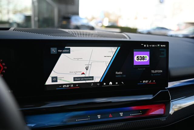 BMW M5 Touring Automaat / Trekhaak / Panoramadak / M Drive Professional / Comfort Access / Bowers & Wilkins / Adaptieve LED / Parking Assistant Professional