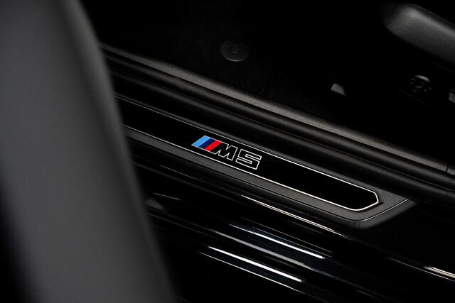 BMW M5 5-serie Touring *Bowers & Wilkins / Carbon-interieur / Stoelventilatie / Panorama / Memory / Keyless / Surround-View*
