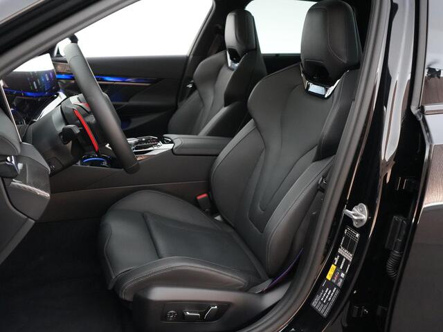 BMW M5 5-serie Touring |BTW-auto|B&W|pano|M-drive prof|iconic glow|carbon interieur|stoelverwarming & verkoeling|Apple Carplay
