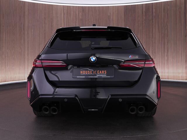 BMW M5 5-serie Touring |BTW-auto|B&W|pano|M-drive prof|iconic glow|carbon interieur|stoelverwarming & verkoeling|Apple Carplay