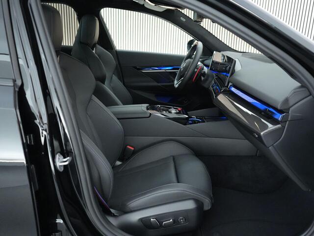 BMW M5 5-serie Touring |BTW-auto|B&W|pano|M-drive prof|iconic glow|carbon interieur|stoelverwarming & verkoeling|Apple Carplay