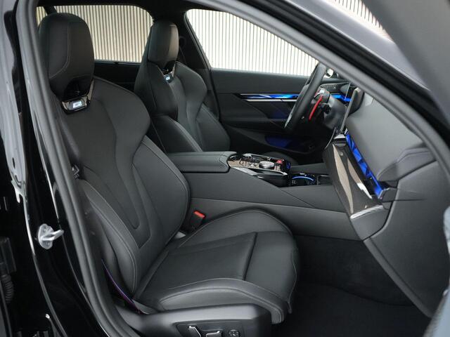 BMW M5 5-serie Touring |BTW-auto|B&W|pano|M-drive prof|iconic glow|carbon interieur|stoelverwarming & verkoeling|Apple Carplay