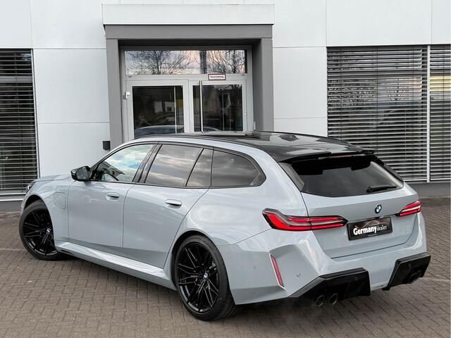 BMW M5 Touring 4.4 V8 729pk Pano M-Driver+Pro Carbon B&W Trekh 360Cam 20/21-Inch VOL!