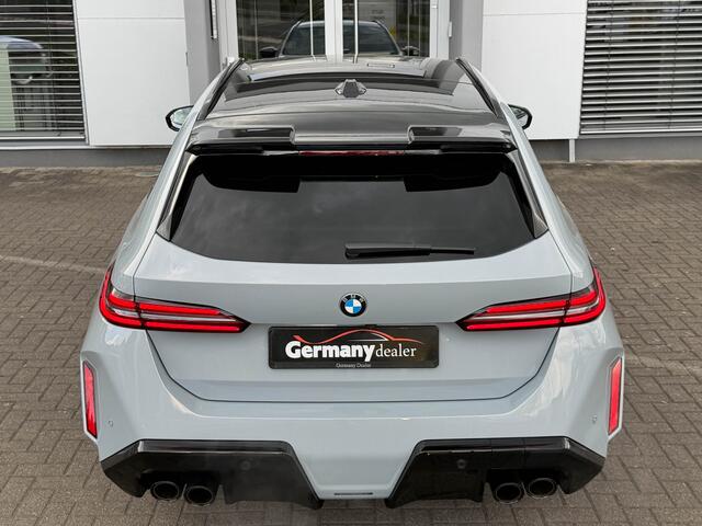 BMW M5 Touring 4.4 V8 729pk Pano M-Driver+Pro Carbon B&W Trekh 360Cam 20/21-Inch VOL!
