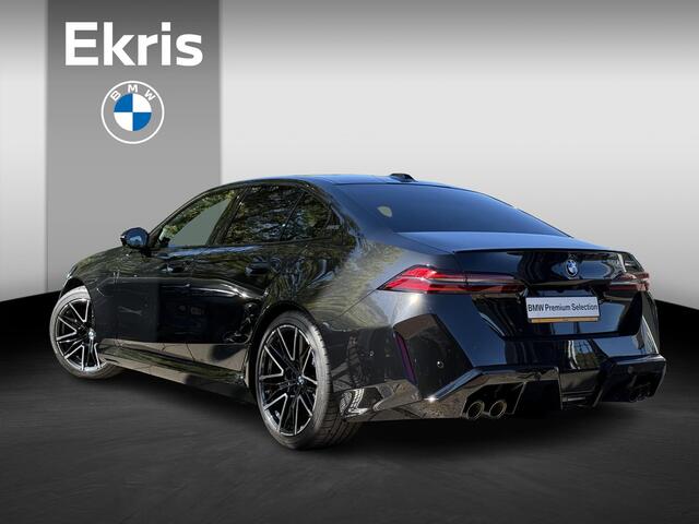 BMW M5 Sedan Bowers & Wilkins Surround Sound System | Glazen panoramadak | Driving Assistant Professional | M Driver's Pack | Comfort Access | Stuurwielrand verwarmd