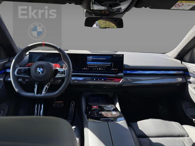BMW M5 Sedan Bowers & Wilkins Surround Sound System | Glazen panoramadak | Driving Assistant Professional | M Driver's Pack | Comfort Access | Stuurwielrand verwarmd