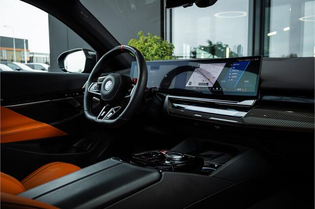 BMW M5 5-serie Touring - Panorama | B&W | Carbon | Elek. Trekhaak | 360 Camera