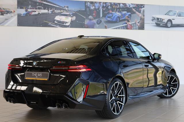 BMW M5 Sedan Comfort Pack | M Driver's Pack | Panoramadak | M Carbon-keramische remmen