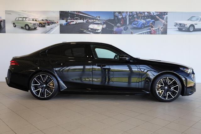 BMW M5 Sedan Comfort Pack | M Driver's Pack | Panoramadak | M Carbon-keramische remmen