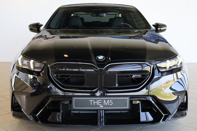 BMW M5 Sedan Comfort Pack | M Driver's Pack | Panoramadak | M Carbon-keramische remmen