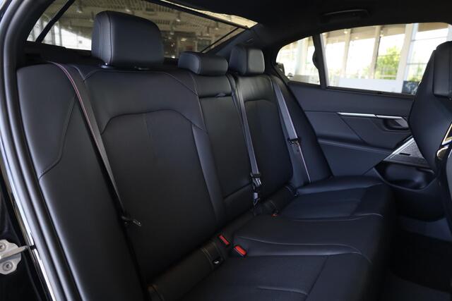 BMW M5 Sedan Comfort Pack | M Driver's Pack | Panoramadak | M Carbon-keramische remmen