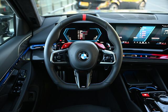 BMW M5 5 Serie Automaat / Trekhaak / Carbon-keramische remmen / Carbon Pack / M Drive Professional / Comfort Access / Parking Assistant Professional / Stoelventilatie