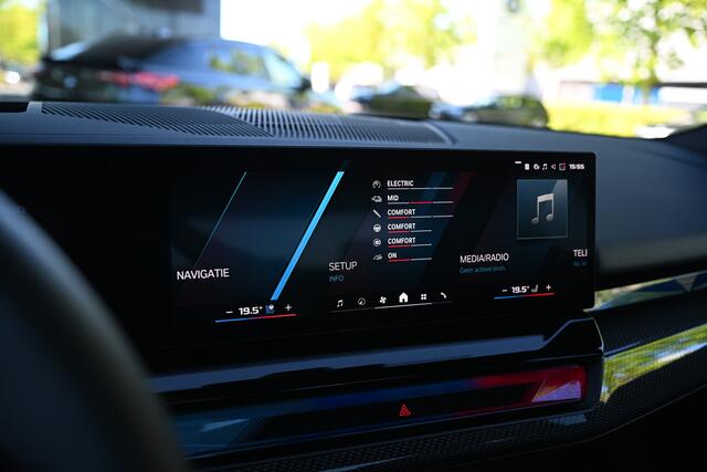 BMW M5 5 Serie Automaat / Trekhaak / Carbon-keramische remmen / Carbon Pack / M Drive Professional / Comfort Access / Parking Assistant Professional / Stoelventilatie