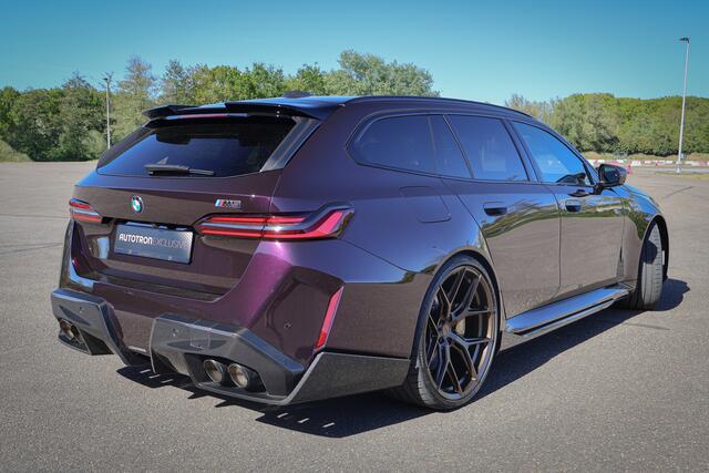 BMW M5 Touring M5 TOURING | AKRAPOVIC | VOSSEN VELGEN | FULL KLEUREN PPF | FULL CARBON EXTERIEUR M PERFORMANCE | 360 CAMERA | ACC | STOELVERWARMING & STOELVERKOELING | STUURVERWARMING |