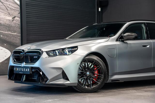 BMW M5 5-serie Touring *Bowers & Wilkins / M-Driver's Package / Stoelventilatie / Panorama / Carbon in- exterieur / Surround-View*