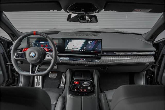 BMW M5 5-serie Touring CoPilot Iconic Glow B&W Frozen Black Trekhaak
