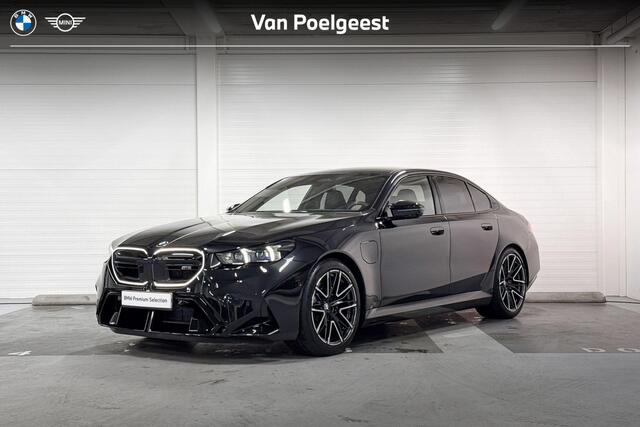 BMW M5 Sedan M-Drivers Pack | Comfort Pack | Driving Assistant Professional | Parking Assistant Professional | Bowers&Wilkins | Panoramadak | Comfort Access | Trekhaak